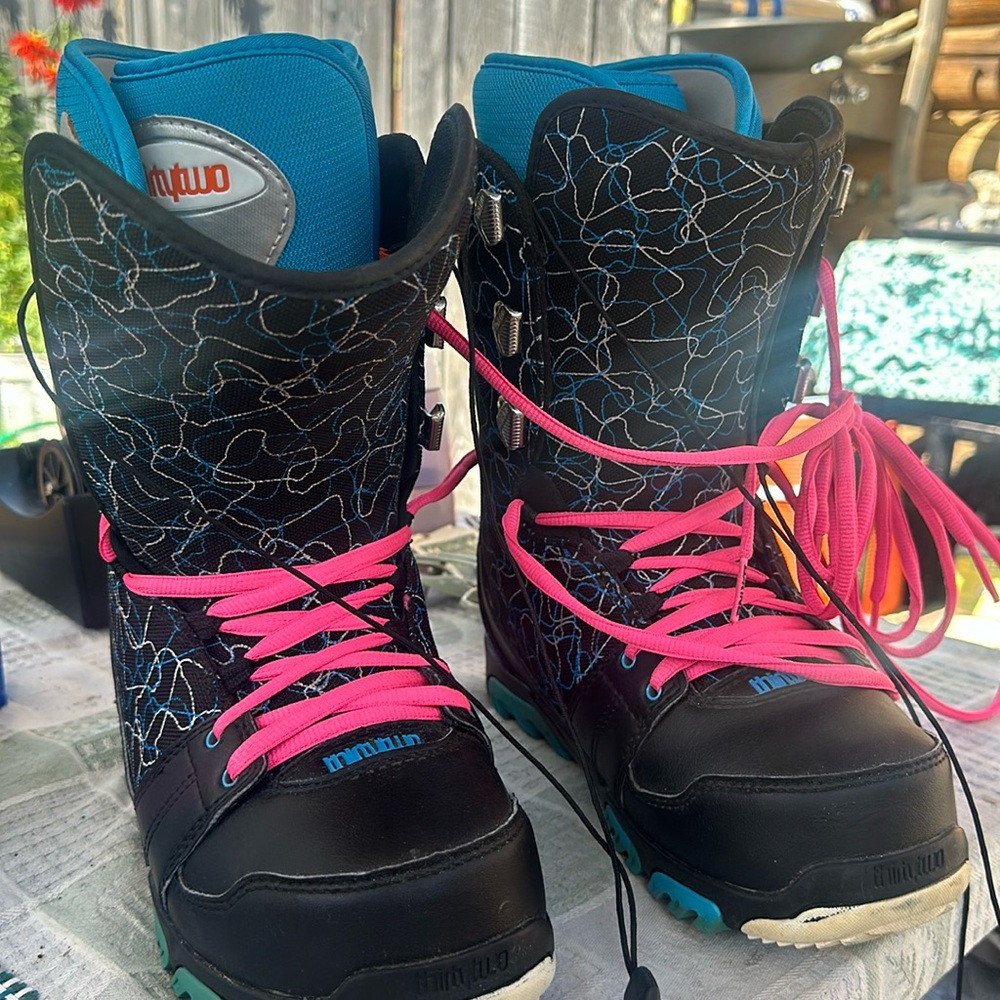 Women’s Thirtytwo snowboarding boots size 9